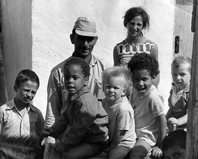 Picture of Zac Matthews and his brothers on Amorgos